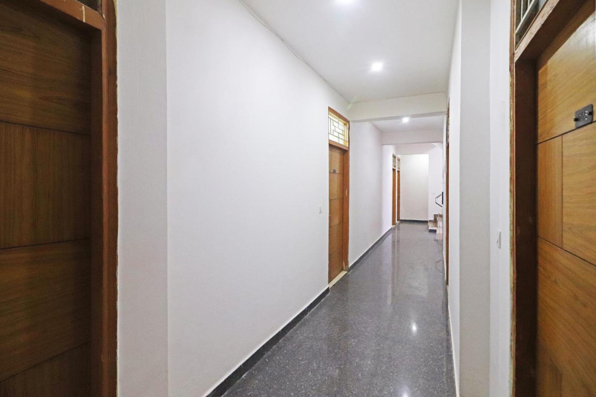 Hotel Trendy Residency - Couple Friendly Hotel Yeni Delhi Dış mekan fotoğraf