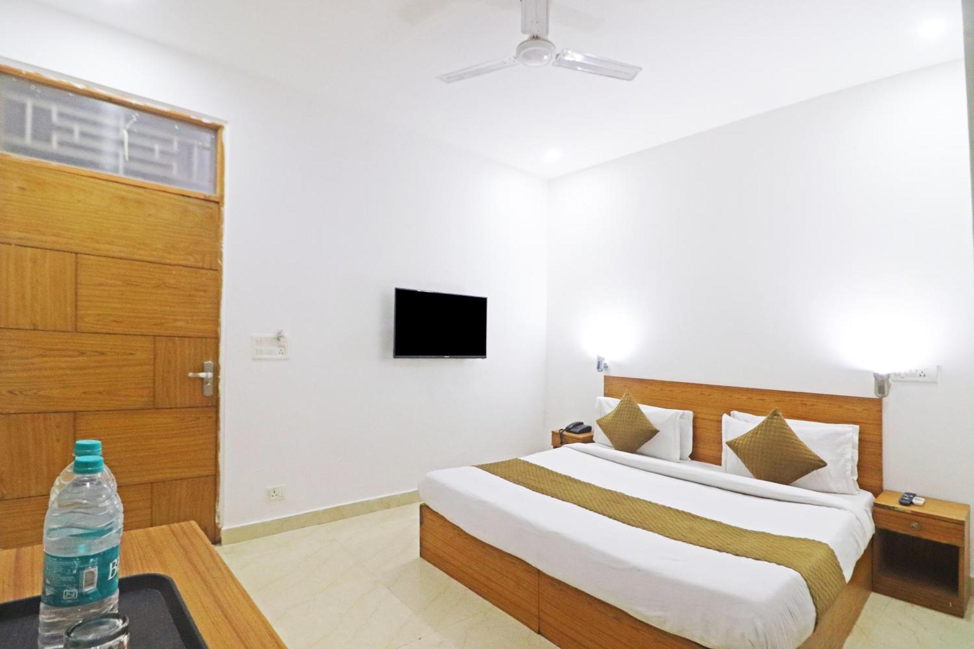 Hotel Trendy Residency - Couple Friendly Hotel Yeni Delhi Dış mekan fotoğraf