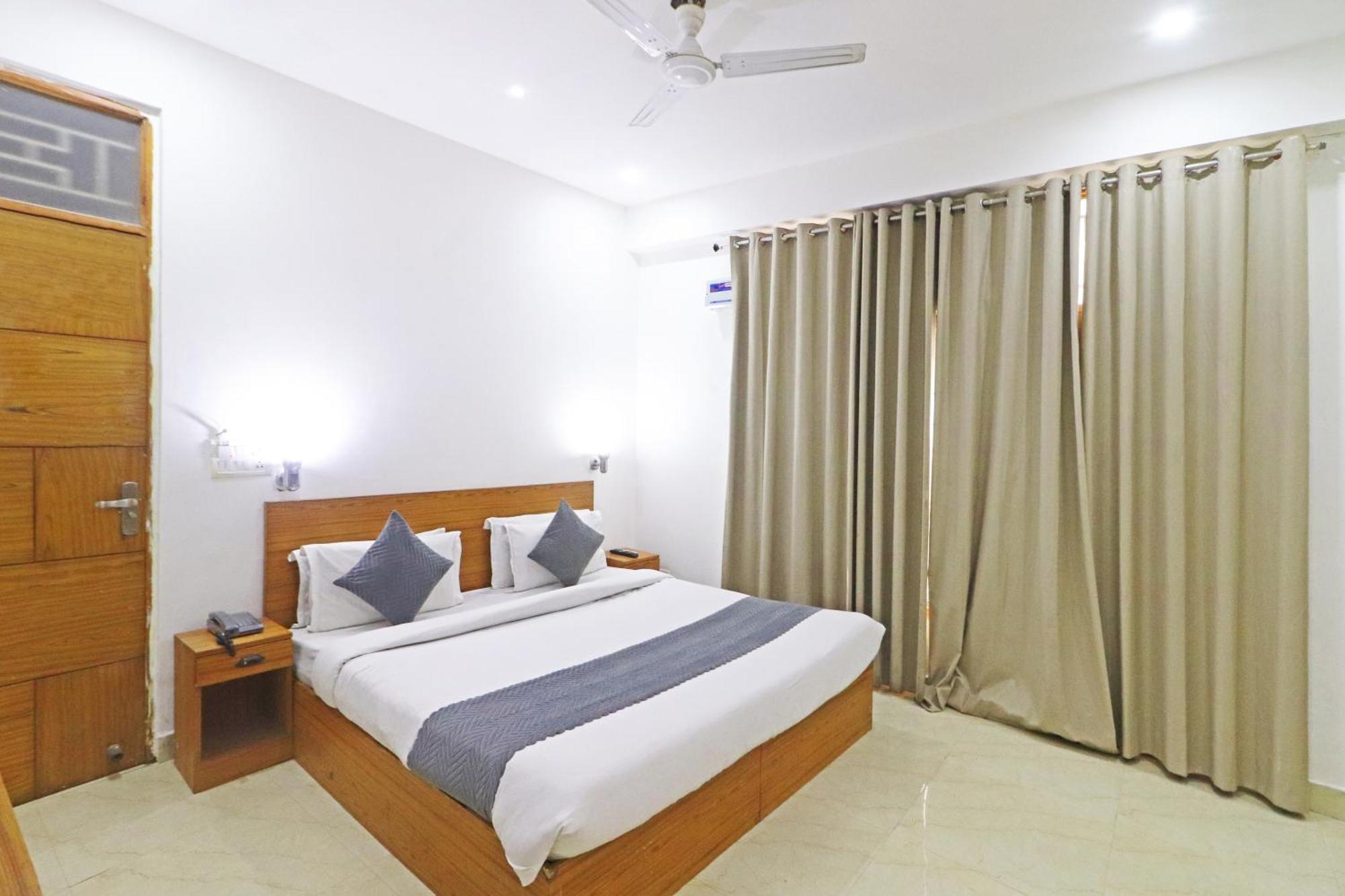 Hotel Trendy Residency - Couple Friendly Hotel Yeni Delhi Dış mekan fotoğraf