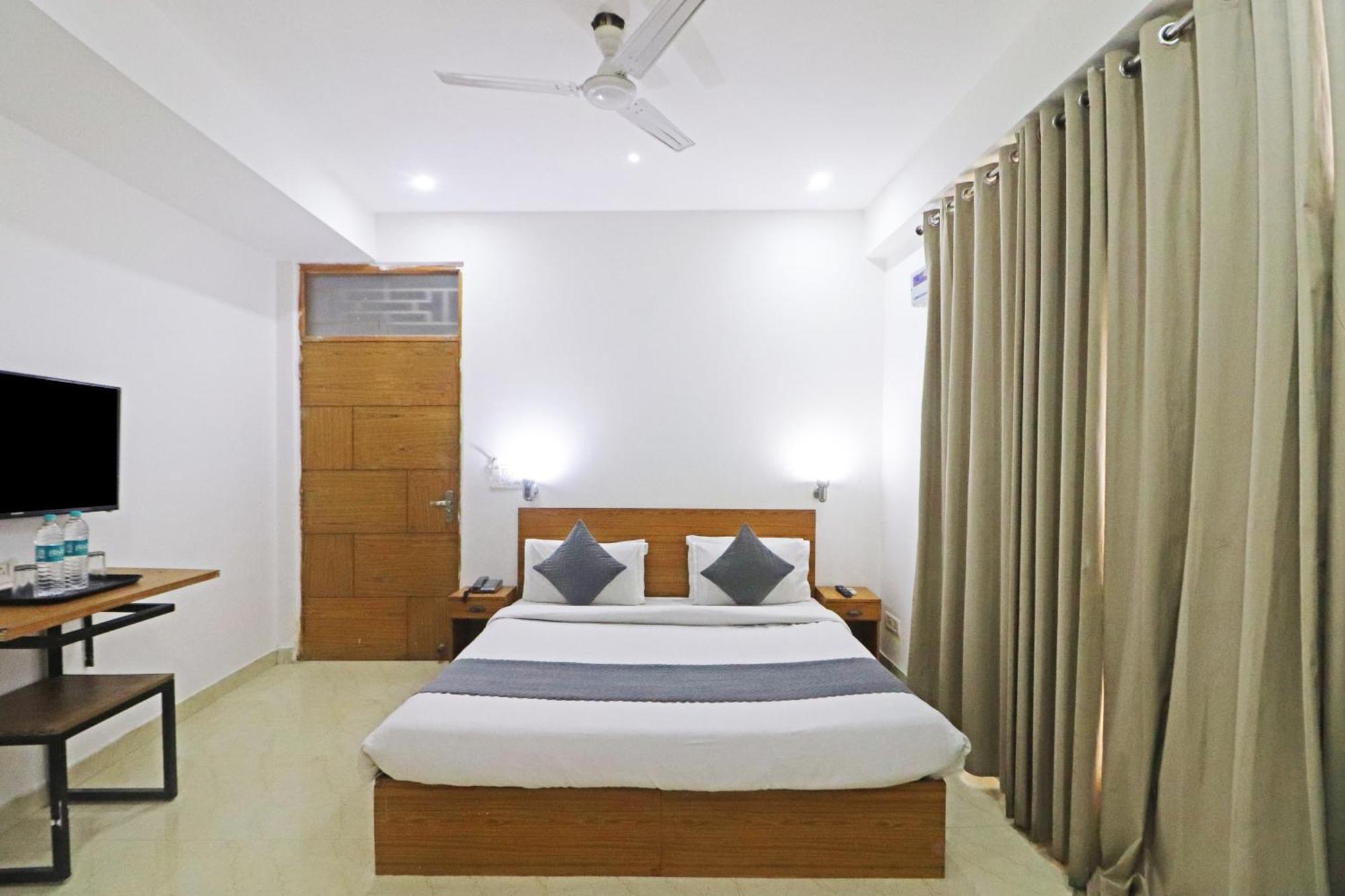 Hotel Trendy Residency - Couple Friendly Hotel Yeni Delhi Dış mekan fotoğraf