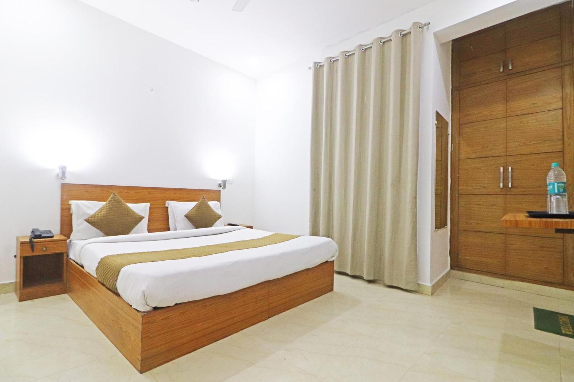 Hotel Trendy Residency - Couple Friendly Hotel Yeni Delhi Dış mekan fotoğraf