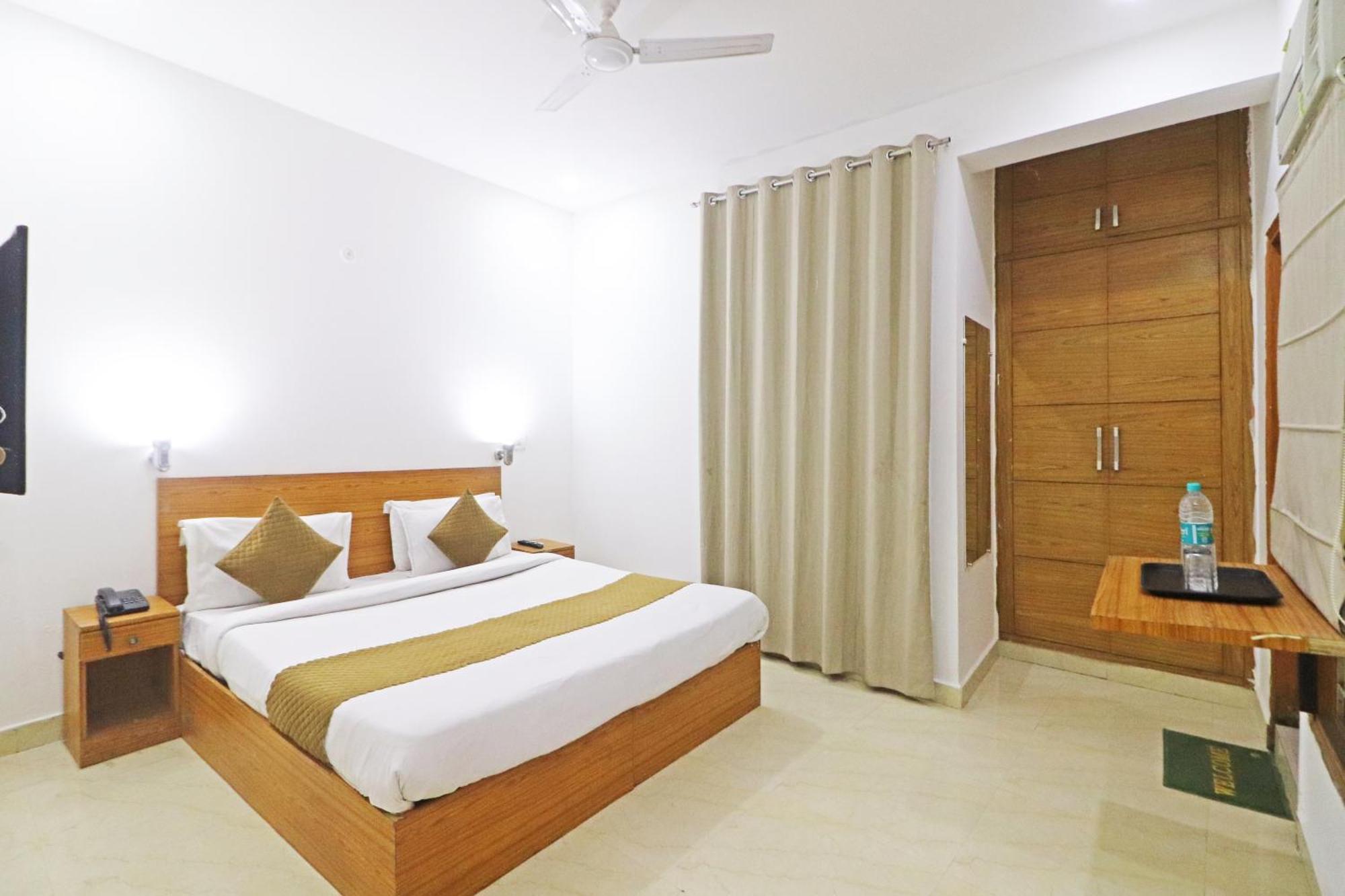 Hotel Trendy Residency - Couple Friendly Hotel Yeni Delhi Dış mekan fotoğraf