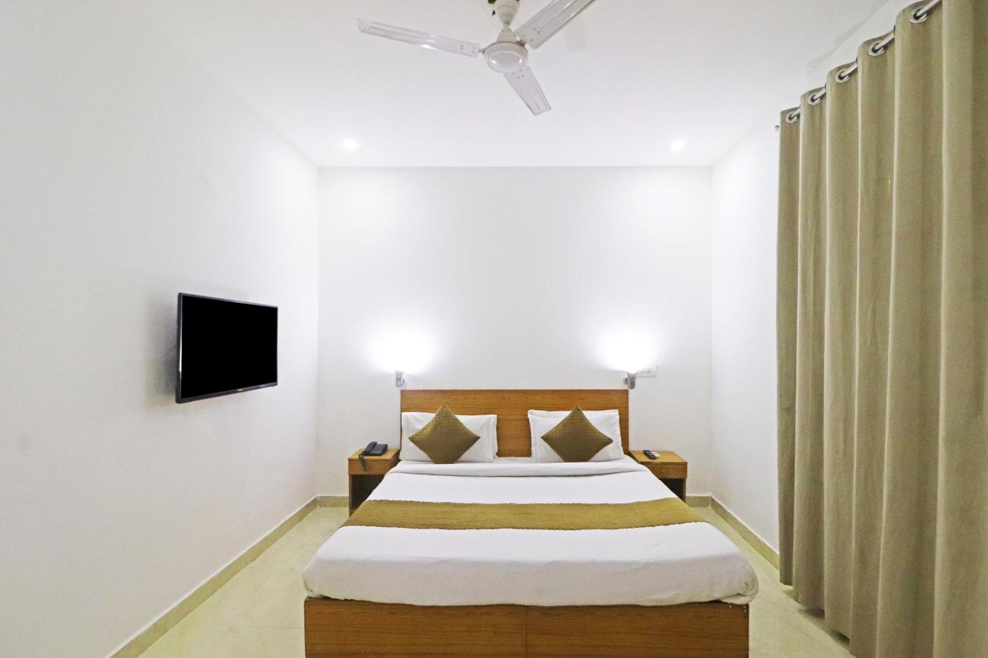 Hotel Trendy Residency - Couple Friendly Hotel Yeni Delhi Dış mekan fotoğraf