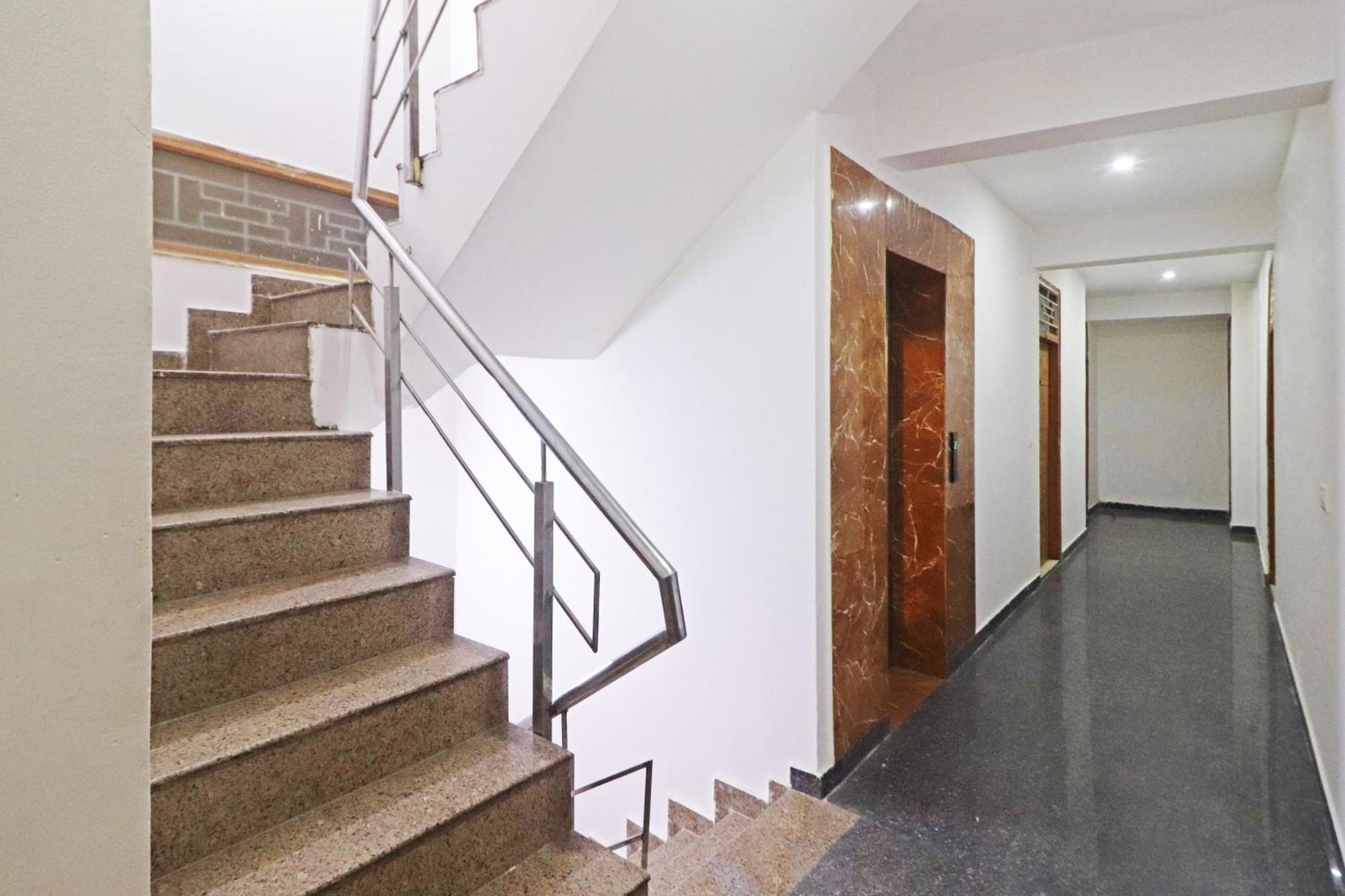 Hotel Trendy Residency - Couple Friendly Hotel Yeni Delhi Dış mekan fotoğraf