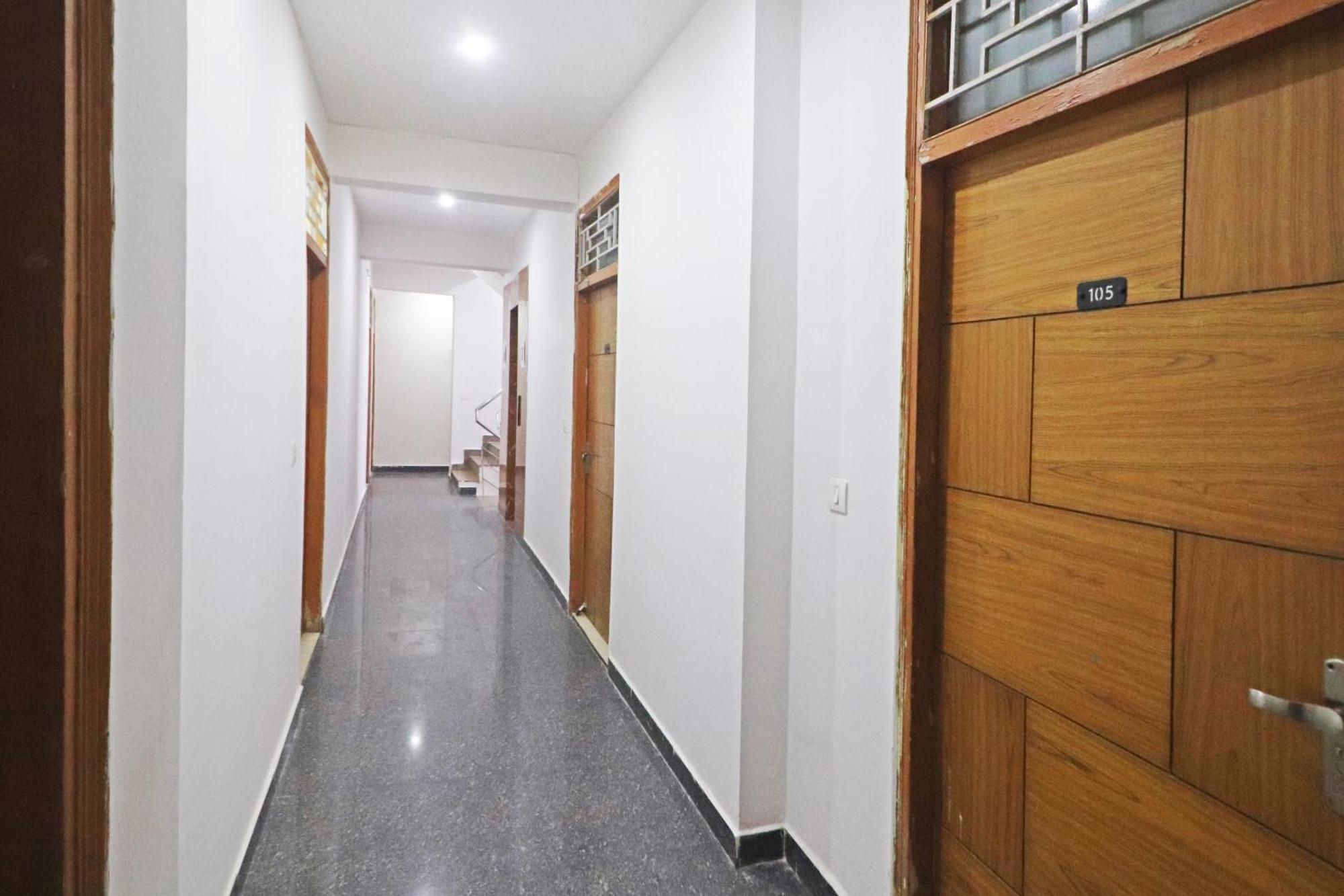 Hotel Trendy Residency - Couple Friendly Hotel Yeni Delhi Dış mekan fotoğraf