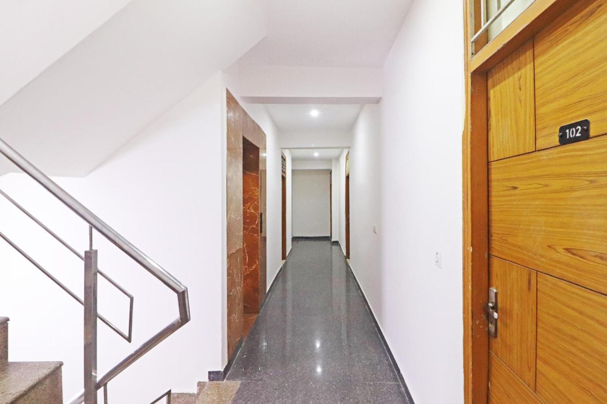 Hotel Trendy Residency - Couple Friendly Hotel Yeni Delhi Dış mekan fotoğraf